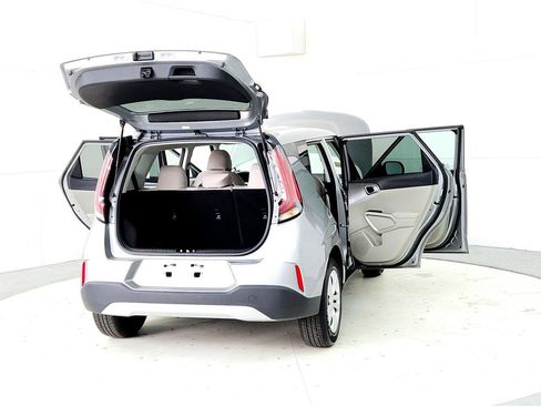 Used 2023 Kia Soul LX image 11