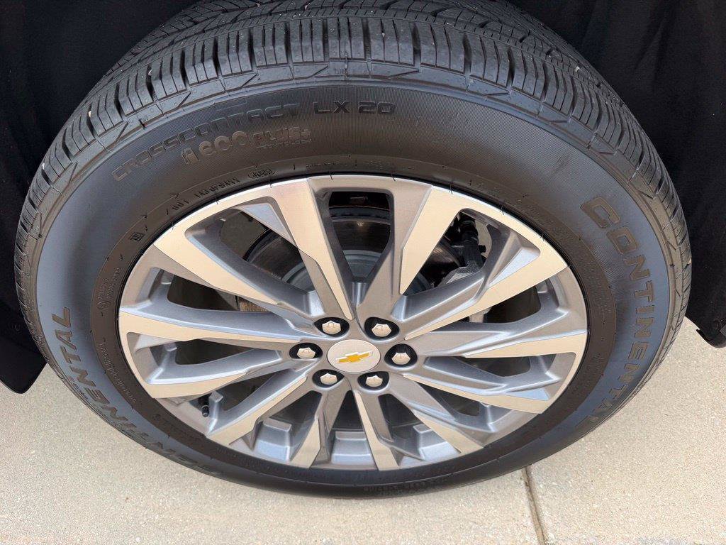 Used 2023 Chevrolet Traverse Premier FWD image 26