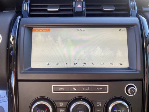 Used 2018 Land Rover Discovery SE image 12