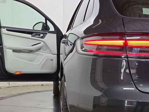 New 2026 Porsche Macan image 31