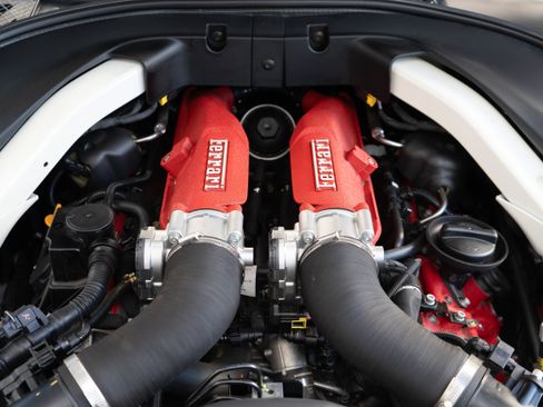 Used 2019 Ferrari Portofino RWD image 36