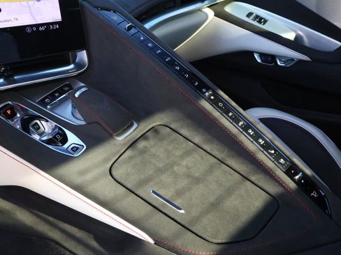 Used 2023 Chevrolet Corvette Stingray Premium Conv w/ Z51 Performance Package image 22