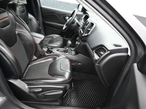 Used 2021 Jeep Cherokee Trailhawk w/ Comfort & Convenience Group image 9