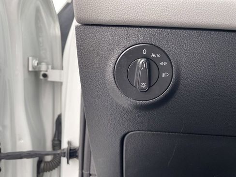 Used 2024 Volkswagen Taos SE image 13