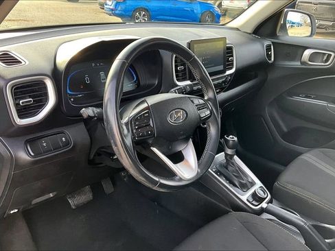 Used 2025 Hyundai Venue SEL FWD image 11