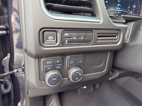 Used 2024 Chevrolet Suburban LT image 15