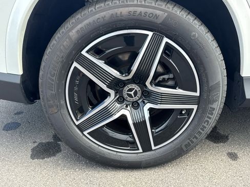 Used 2025 Mercedes-Benz GLC 300 4MATIC image 5