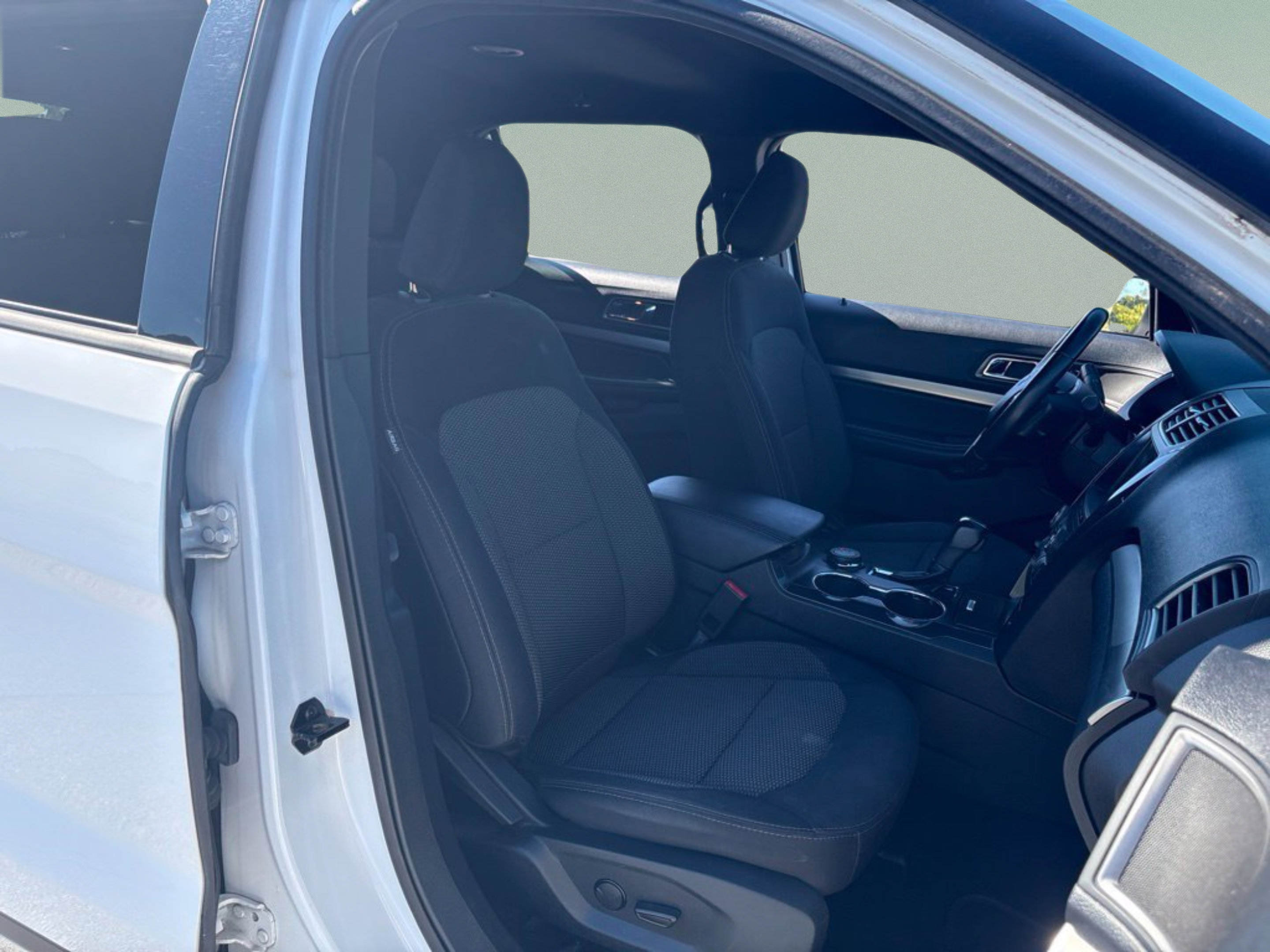 Used 2019 Ford Explorer XLT w/ Equipment Group 201A AWD/4WD image 27