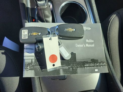 Used 2022 Chevrolet Malibu LT image 32