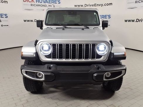 Used 2024 Jeep Wrangler Unlimited Sahara w/ Dual Top Group AWD/4WD image 2