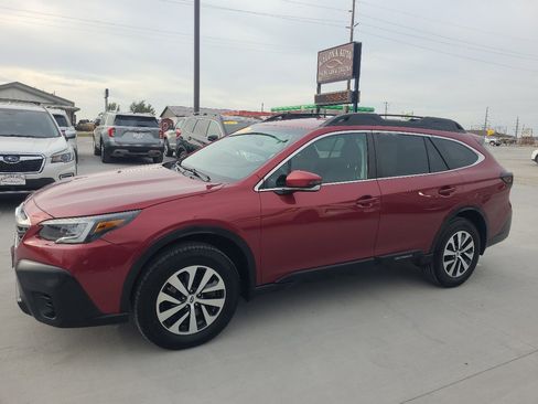 Used 2020 Subaru Outback Premium image 2