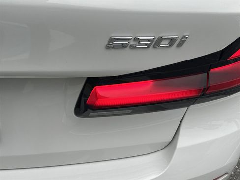 Used 2022 BMW 530i w/ Premium Package image 9