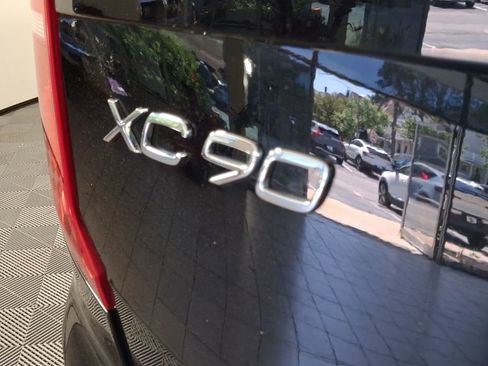 Used 2025 Volvo XC90 B6 Plus w/ Protection Package Premier AWD/4WD image 14