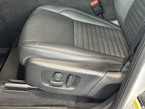 Certified 2025 Land Rover Discovery Sport S image 21