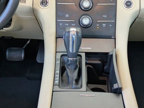 Used 2016 Ford Taurus Limited image 16