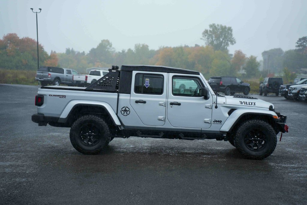 Used 2023 Jeep Gladiator Sport AWD/4WD image 4