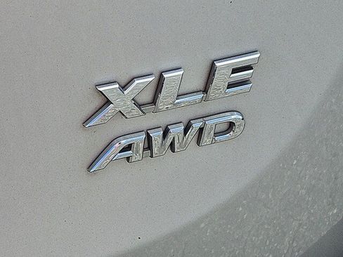 Used 2013 Toyota RAV4 XLE AWD/4WD image 30