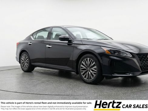 Used 2025 Nissan Altima 2.5 SV image 1