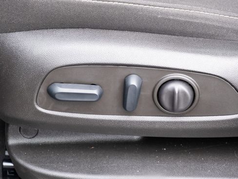 Used 2022 GMC Acadia SLE image 12