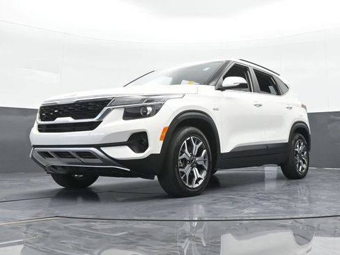 Used 2023 Kia Seltos EX image 59