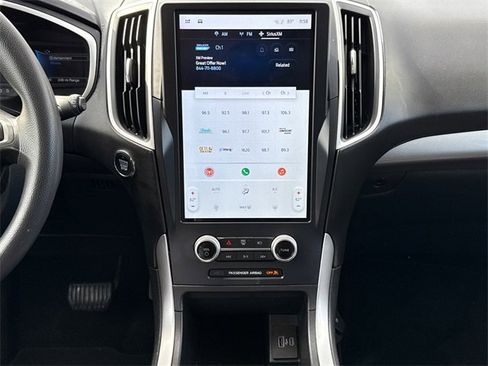 Used 2021 Ford Edge SE image 12