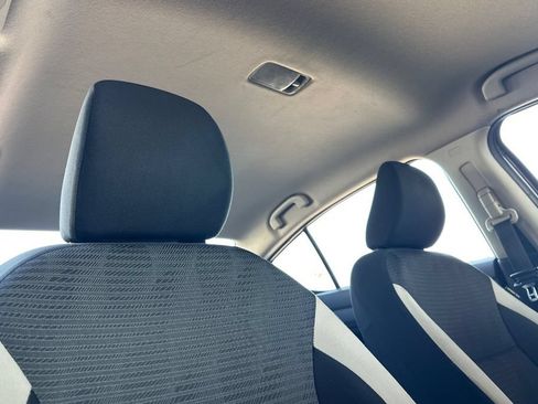 Used 2021 Nissan Versa SV FWD image 17