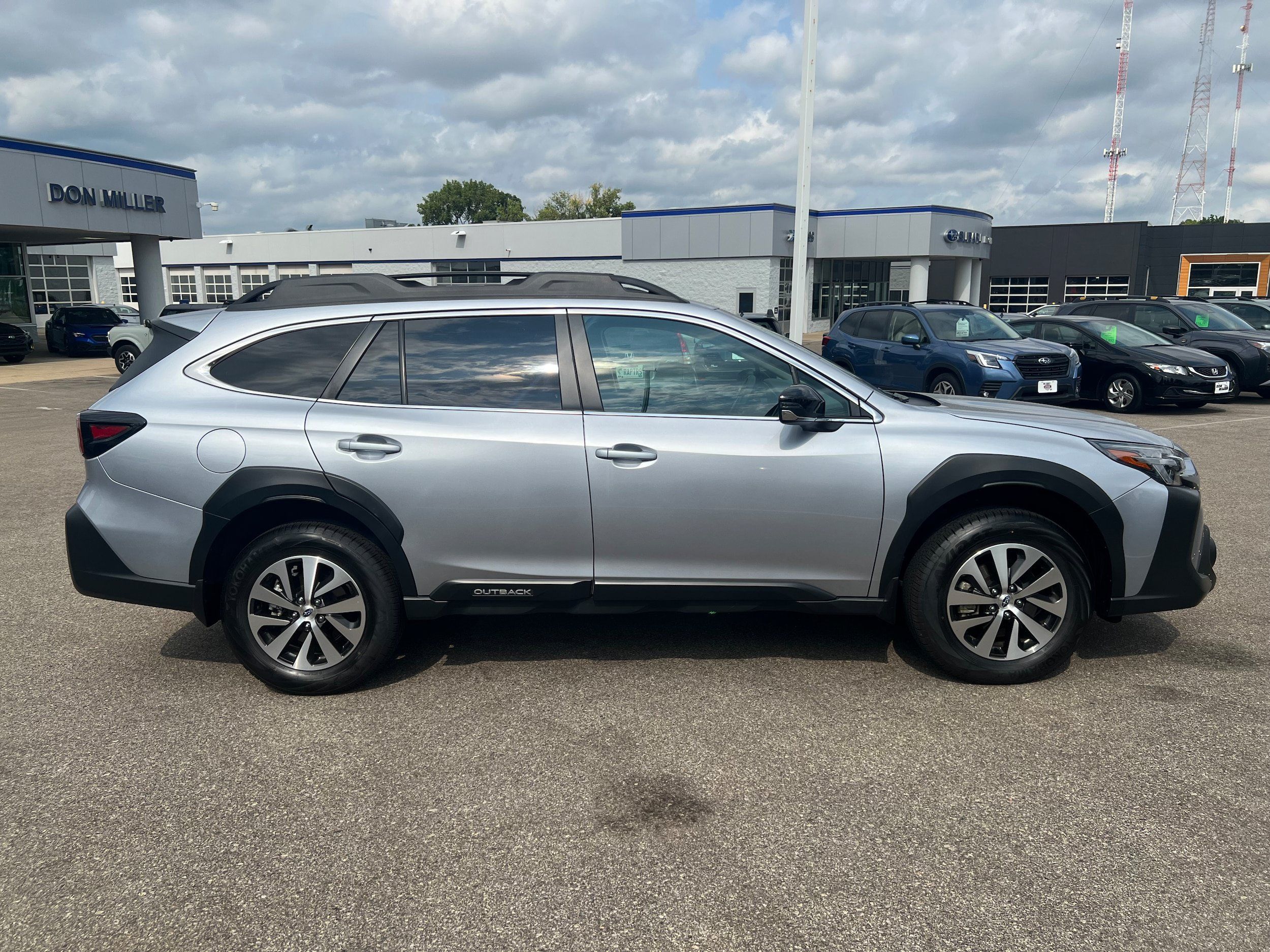 Certified 2025 Subaru Outback Premium AWD/4WD image 8