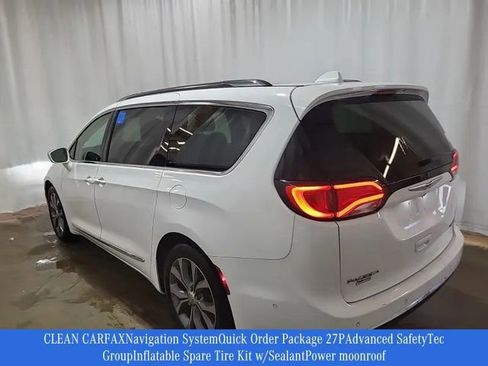 Used 2020 Chrysler Pacifica Limited w/ Tire & Wheel Group FWD image 2