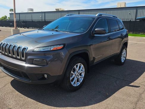Used 2015 Jeep Cherokee Latitude AWD/4WD image 4