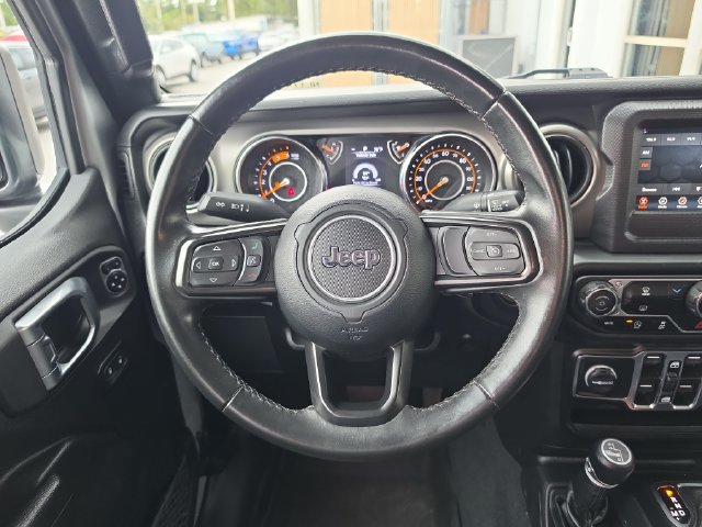 Used 2022 Jeep Gladiator Overland AWD/4WD image 12