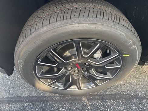 New 2025 GMC Yukon XL Denali w/ Denali Reserve Package image 5