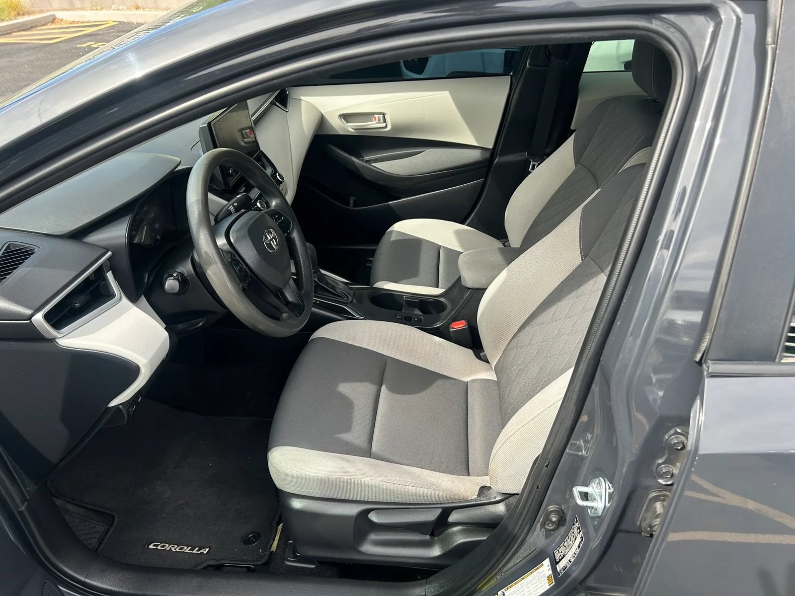 Used 2023 Toyota Corolla LE w/ Carpet Mat Package (TMS) FWD image 10