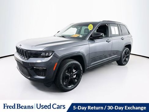 Used 2024 Jeep Grand Cherokee Limited w/ Black Appearance Package image 4