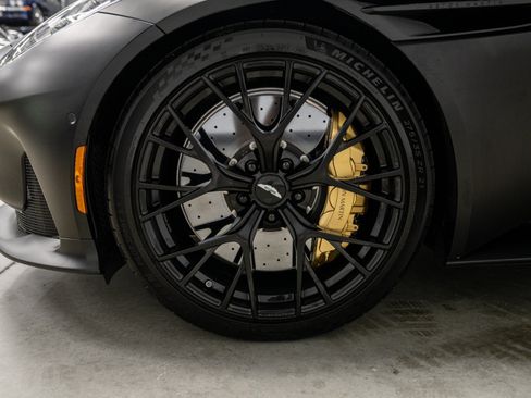 Used 2025 Aston Martin DB12 Convertible RWD image 9