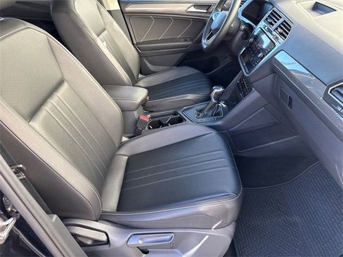 Certified 2022 Volkswagen Tiguan SE image 19