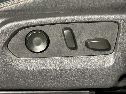 Used 2025 GMC Sierra 2500 AT4 w/ AT4 Premium Plus Package image 12