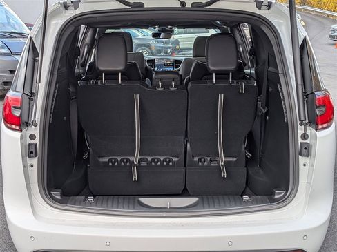 New 2026 Chrysler Pacifica Limited w/ S Appearance Package image 5