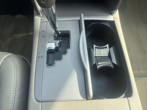 Used 2010 Toyota Camry LE image 27