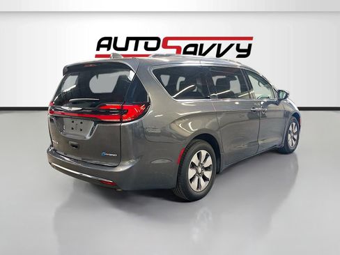 Used 2022 Chrysler Pacifica Touring-L FWD image 7