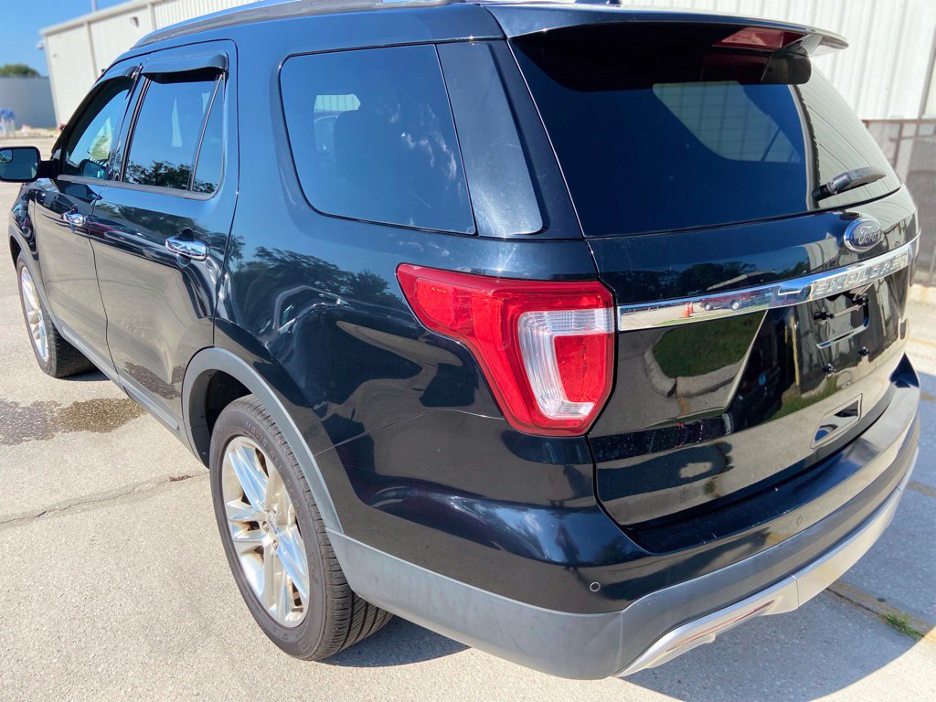 Used 2017 Ford Explorer Limited w/ Class II Trailer Tow Package FWD image 3