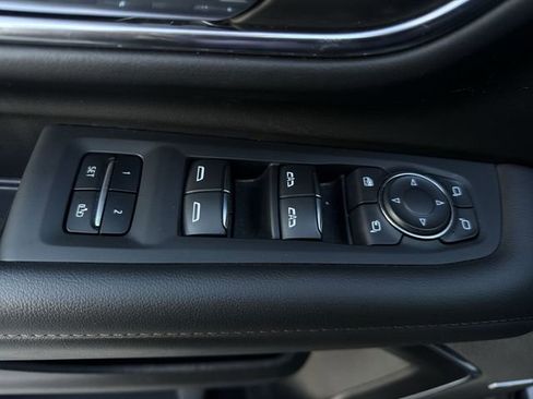 Used 2023 Chevrolet Tahoe High Country AWD/4WD image 24