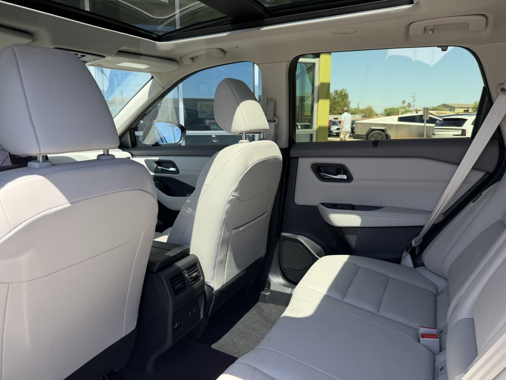 Used 2025 Nissan Rogue SL w/ SL Premium Package AWD/4WD image 37
