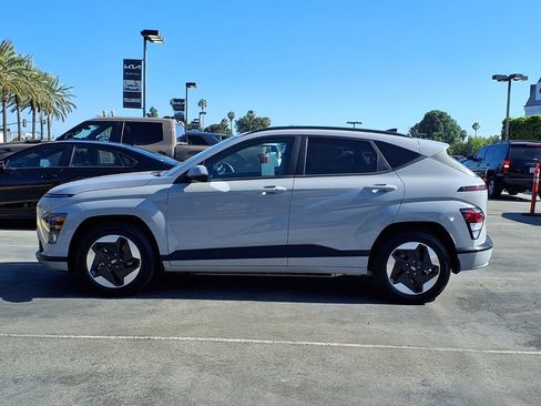Used 2025 Hyundai Kona SEL FWD image 2
