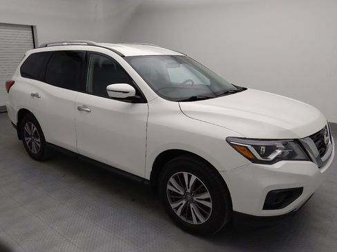 Used 2020 Nissan Pathfinder S image 11