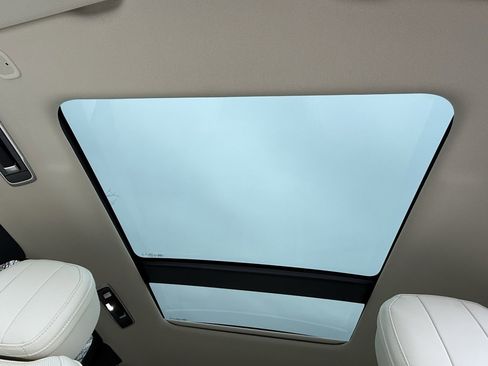 New 2025 Land Rover Range Rover SE image 28