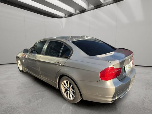 Used 2010 BMW 328i xDrive Sedan AWD/4WD image 2