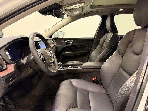 Used 2023 Volvo XC60 B5 Plus w/ Protection Package Premier image 10