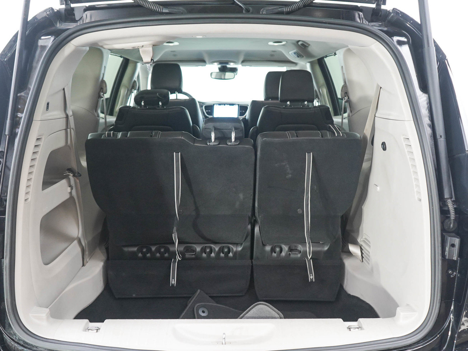 Used 2024 Chrysler Pacifica Touring-L AWD/4WD image 19