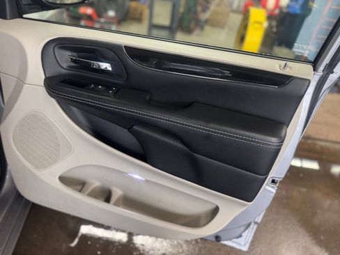Used 2015 Dodge Grand Caravan SE FWD image 24