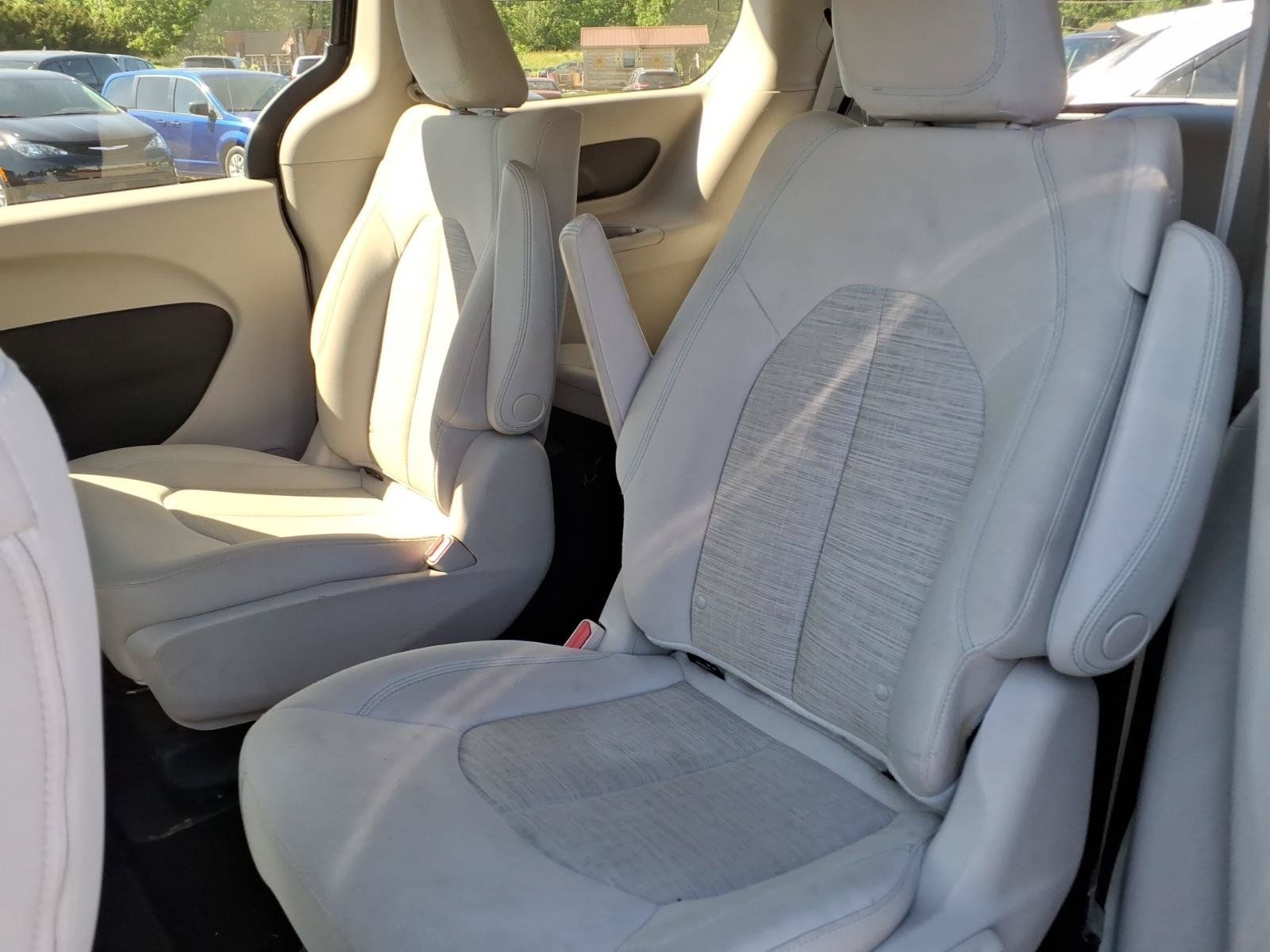 Used 2018 Chrysler Pacifica Touring Plus FWD image 6